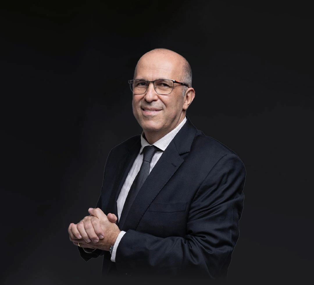 Dr. Marcos Abboud no consultório